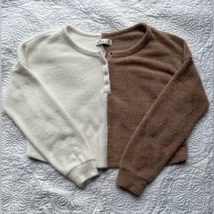 Hollister slightly cropped fuzzy sweater🌿